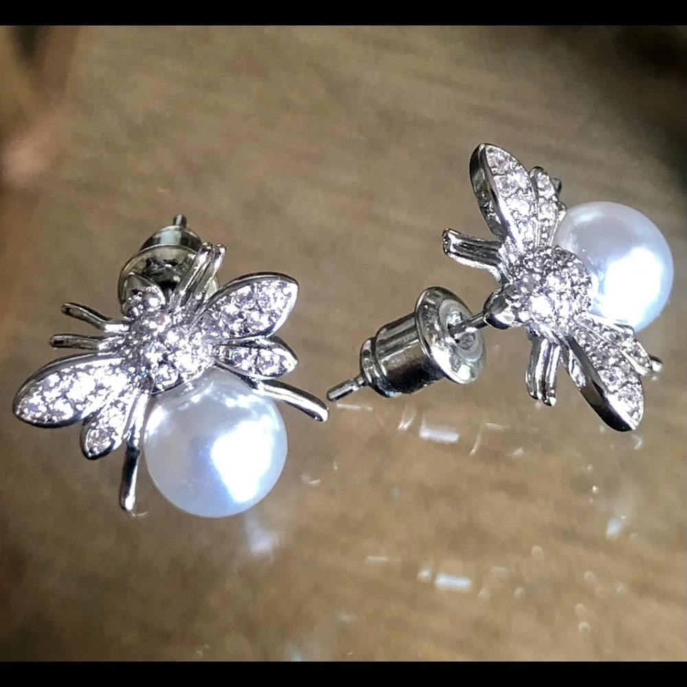 925 Silver Pearl 🐝Bee 🐝Stud Earrings - Picture 3 of 7